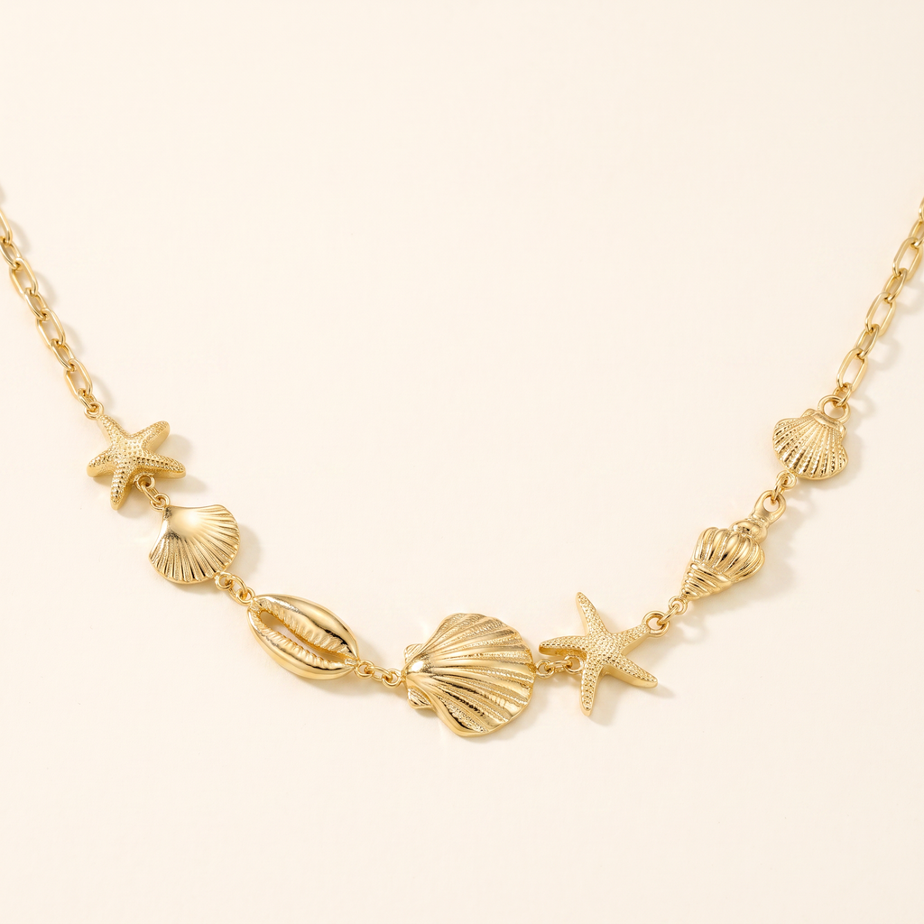Collier coquillage, détail du motif, doré