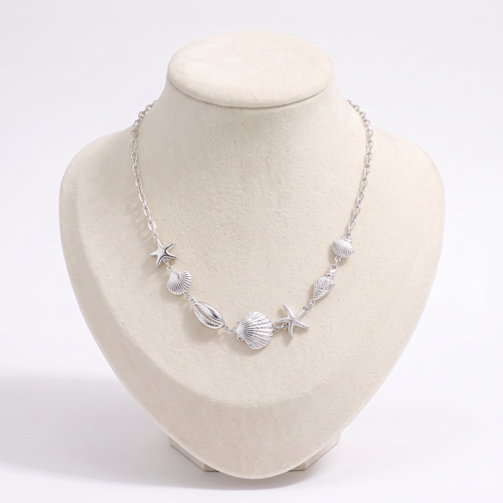 Collier coquillage, vue de face, argenté