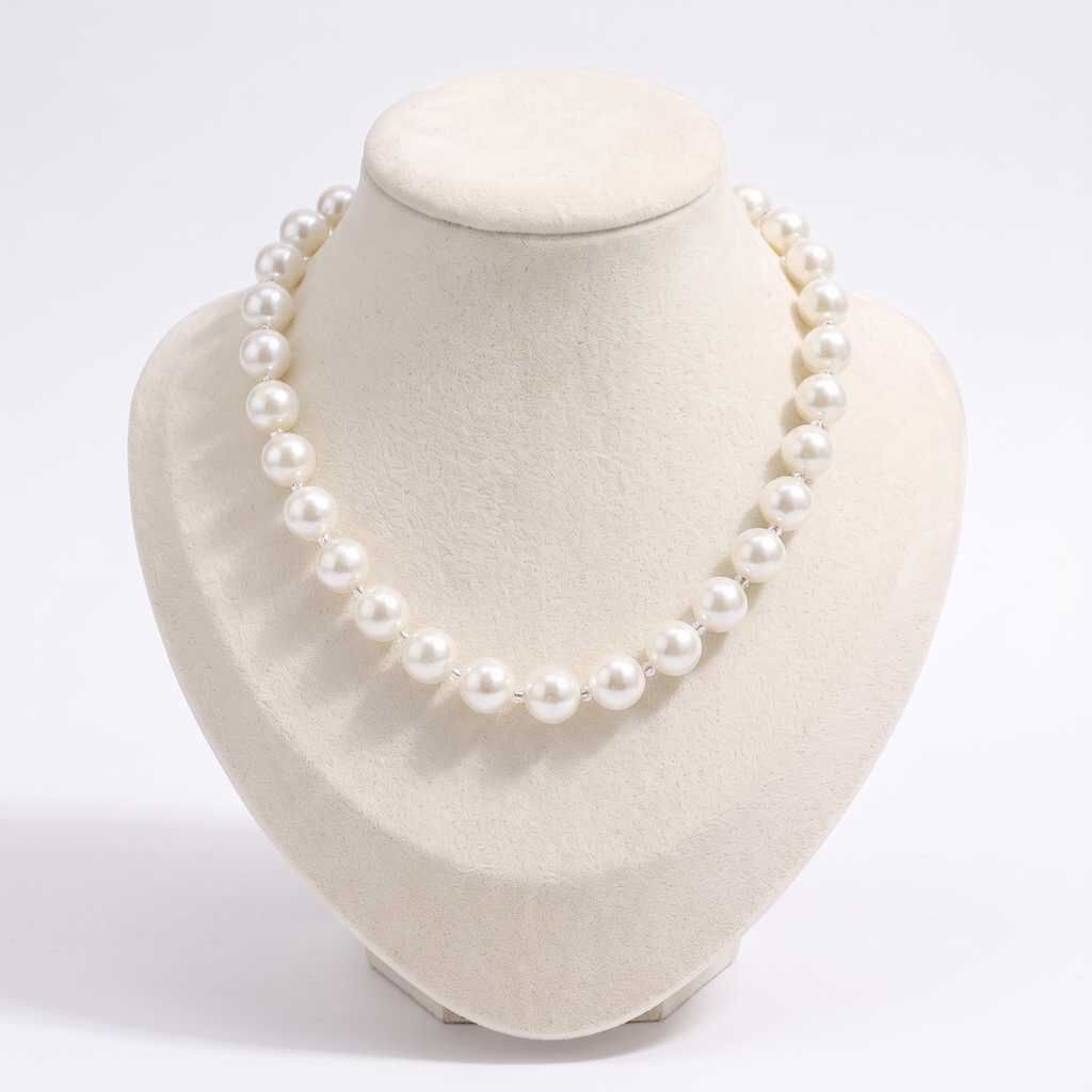 Collier ras de cou, vue de face