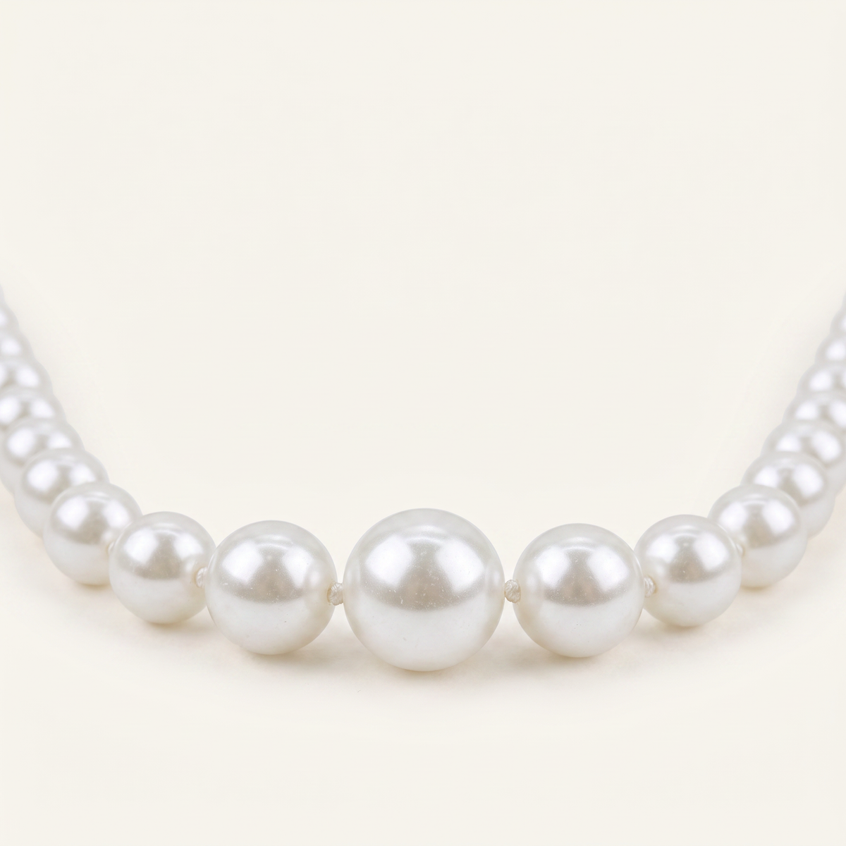 Collier de perles nacrées en dégradé 20 mm, détail du motif