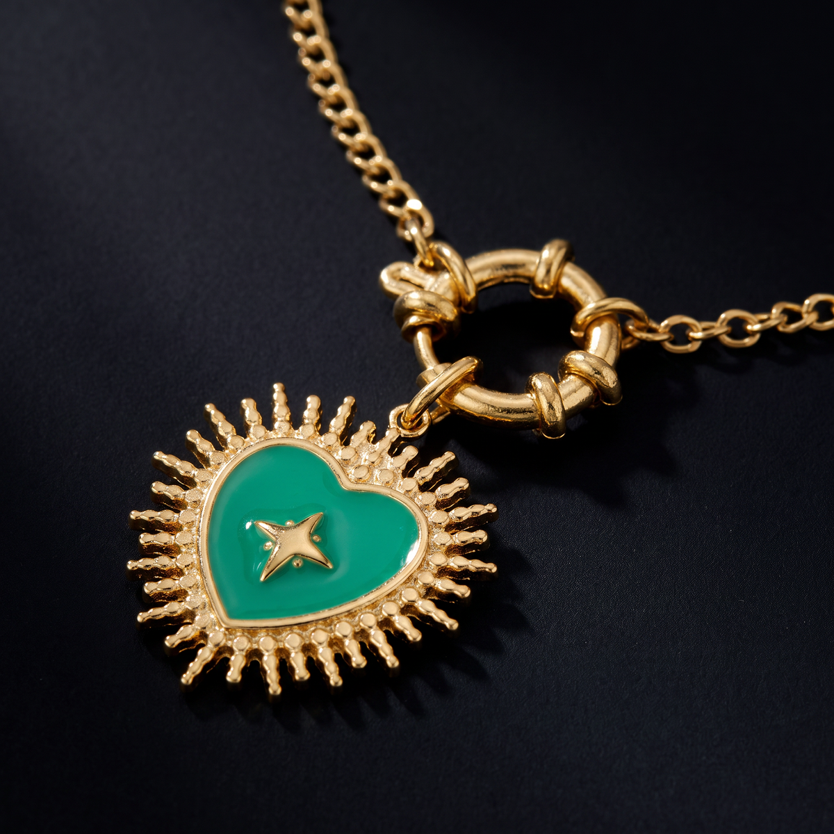 Collier cœur vert à breloques, ensemble à composer, motif en gros plan