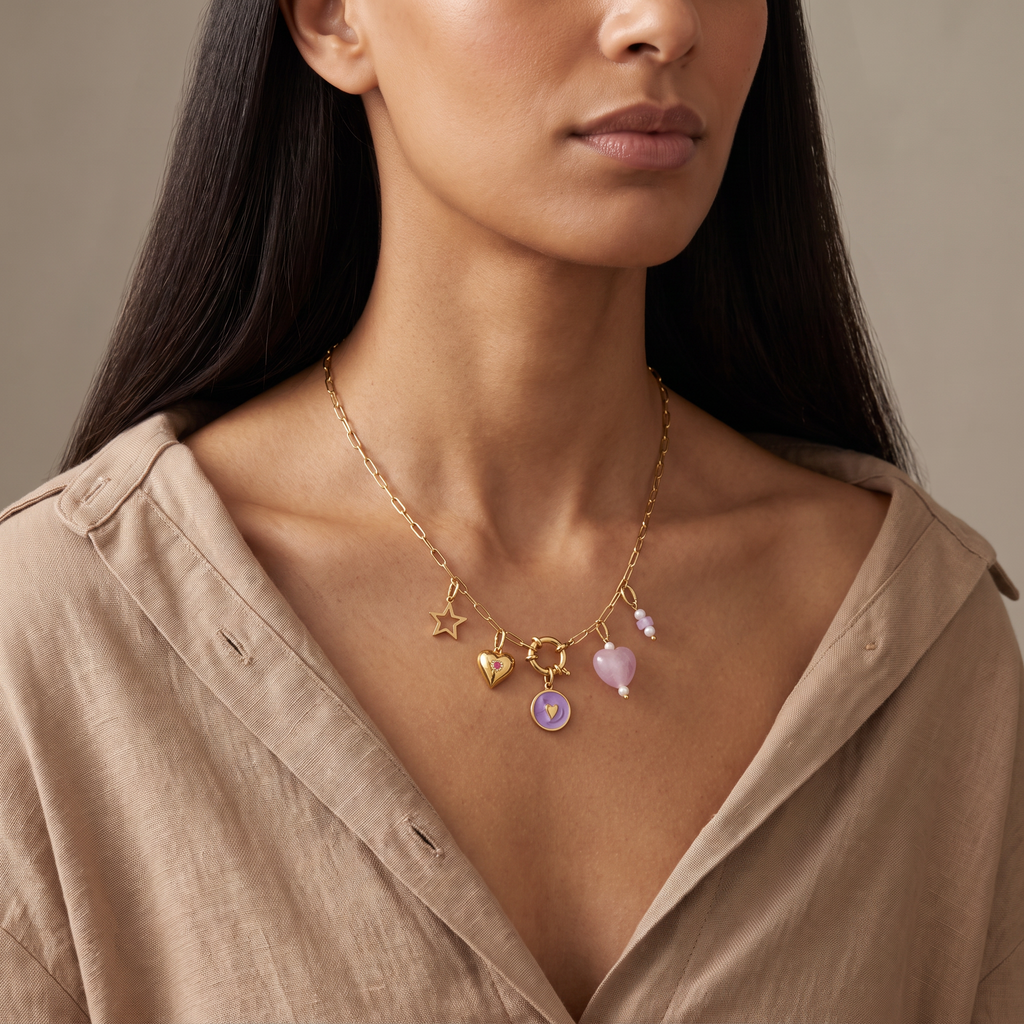 Collier cœur violet à breloques, ensemble à composer, porté mi-corps