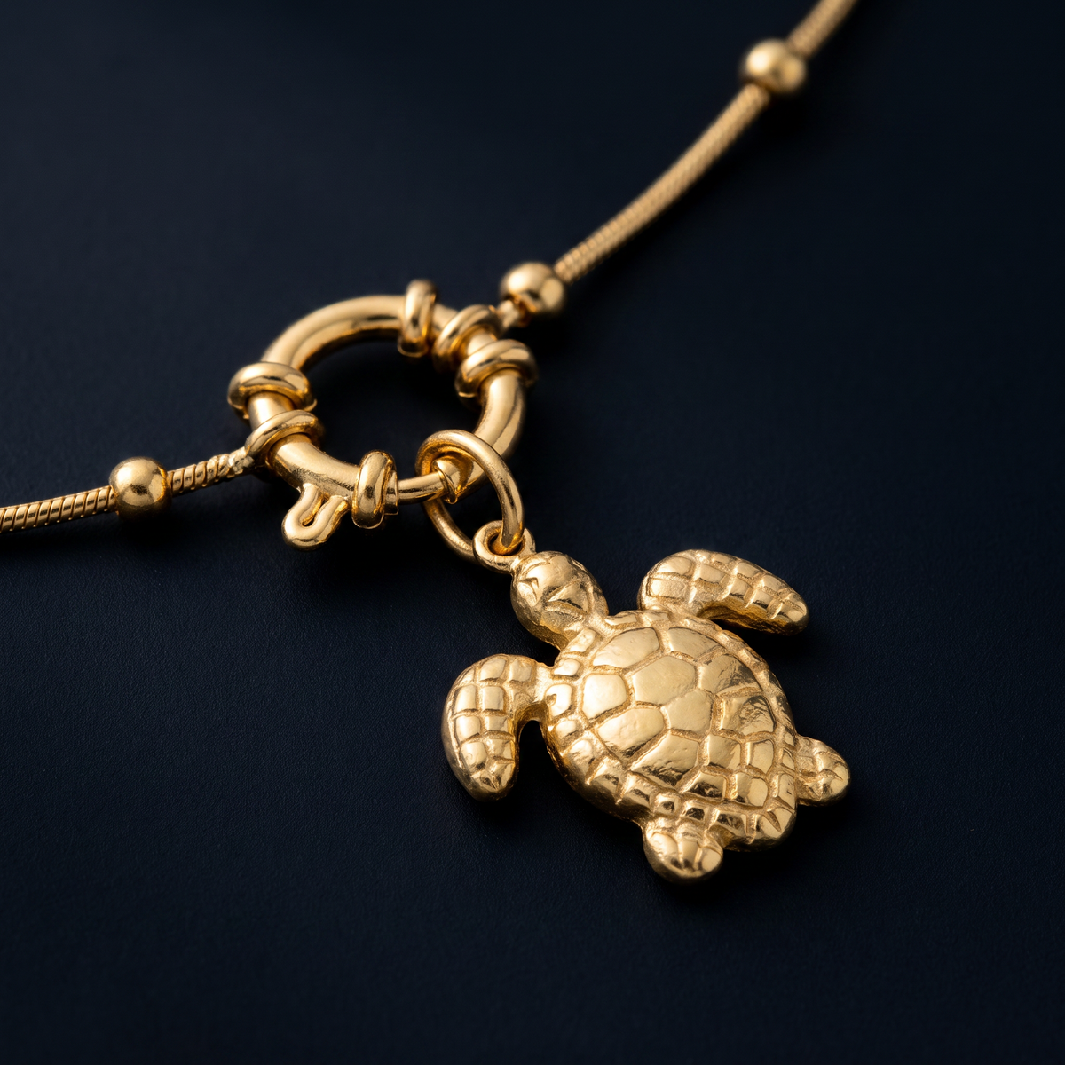 Collier tortue et coquillage, ensemble à composer, motif en gros plan