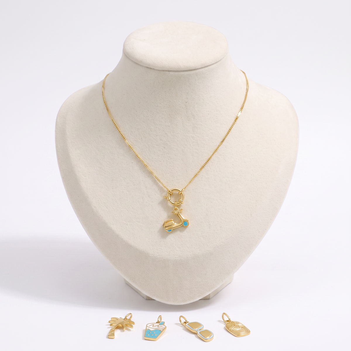 Collier à breloques colorées, ensemble à composer, vue de face
