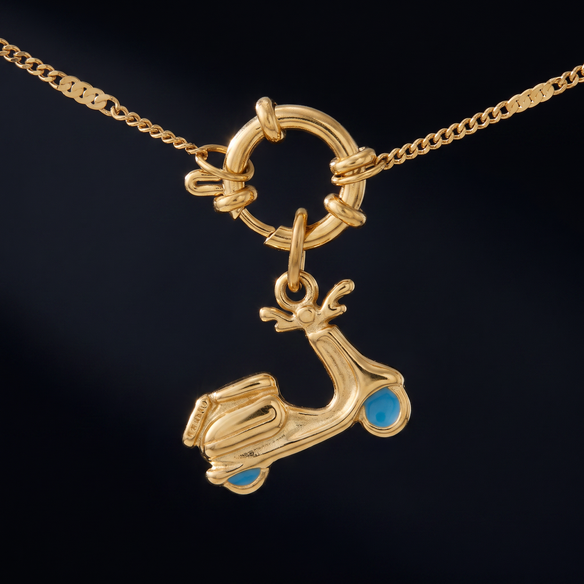 Collier à breloques colorées, ensemble à composer, motif en gros plan