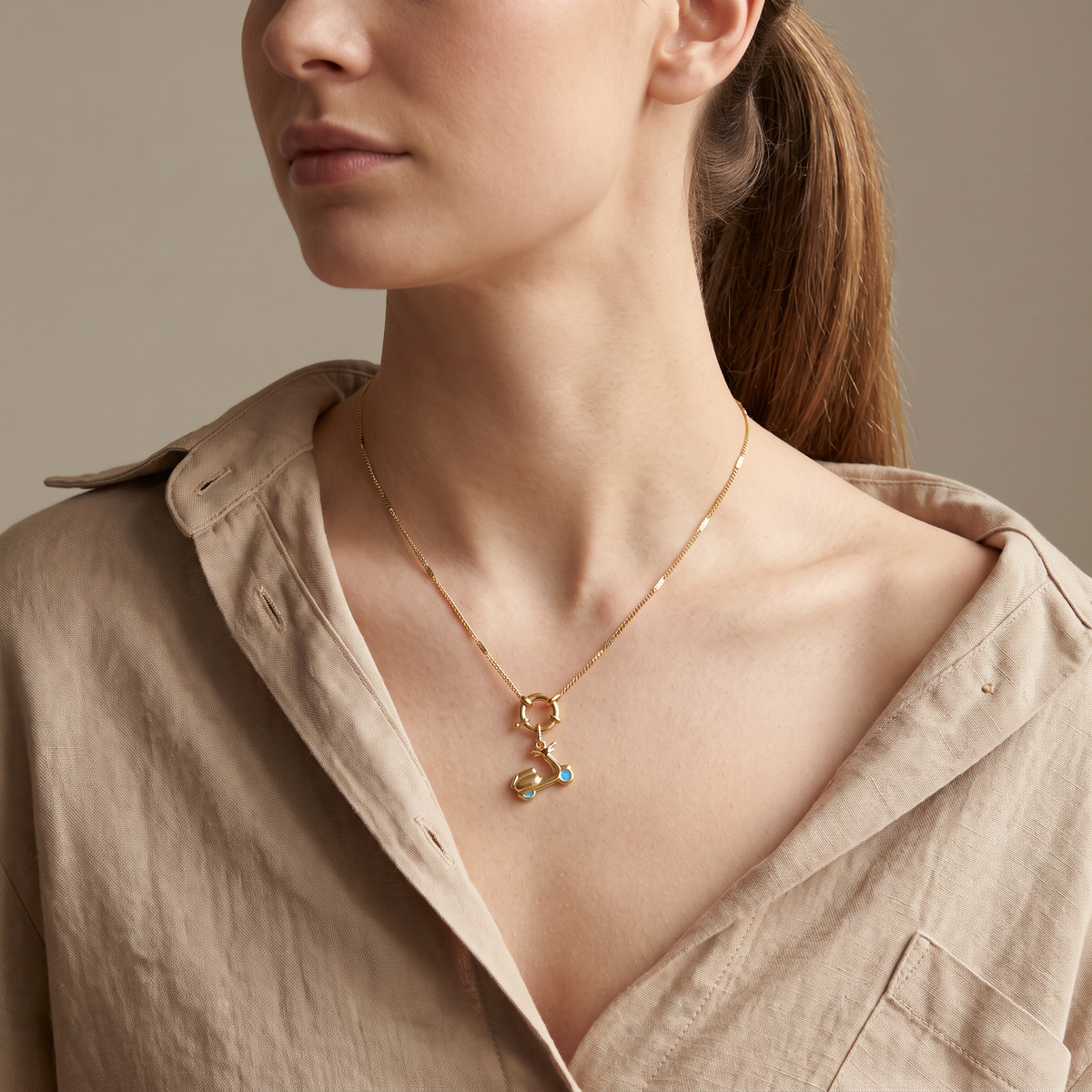 Collier à breloques colorées, ensemble à composer, porté mi-corps