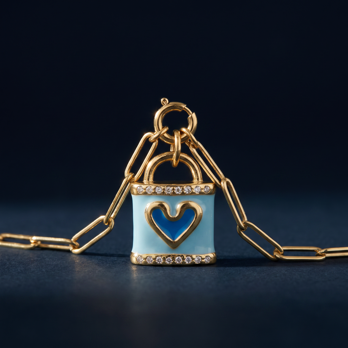 Collier cœur à breloques, ensemble à composer, motif en gros plan