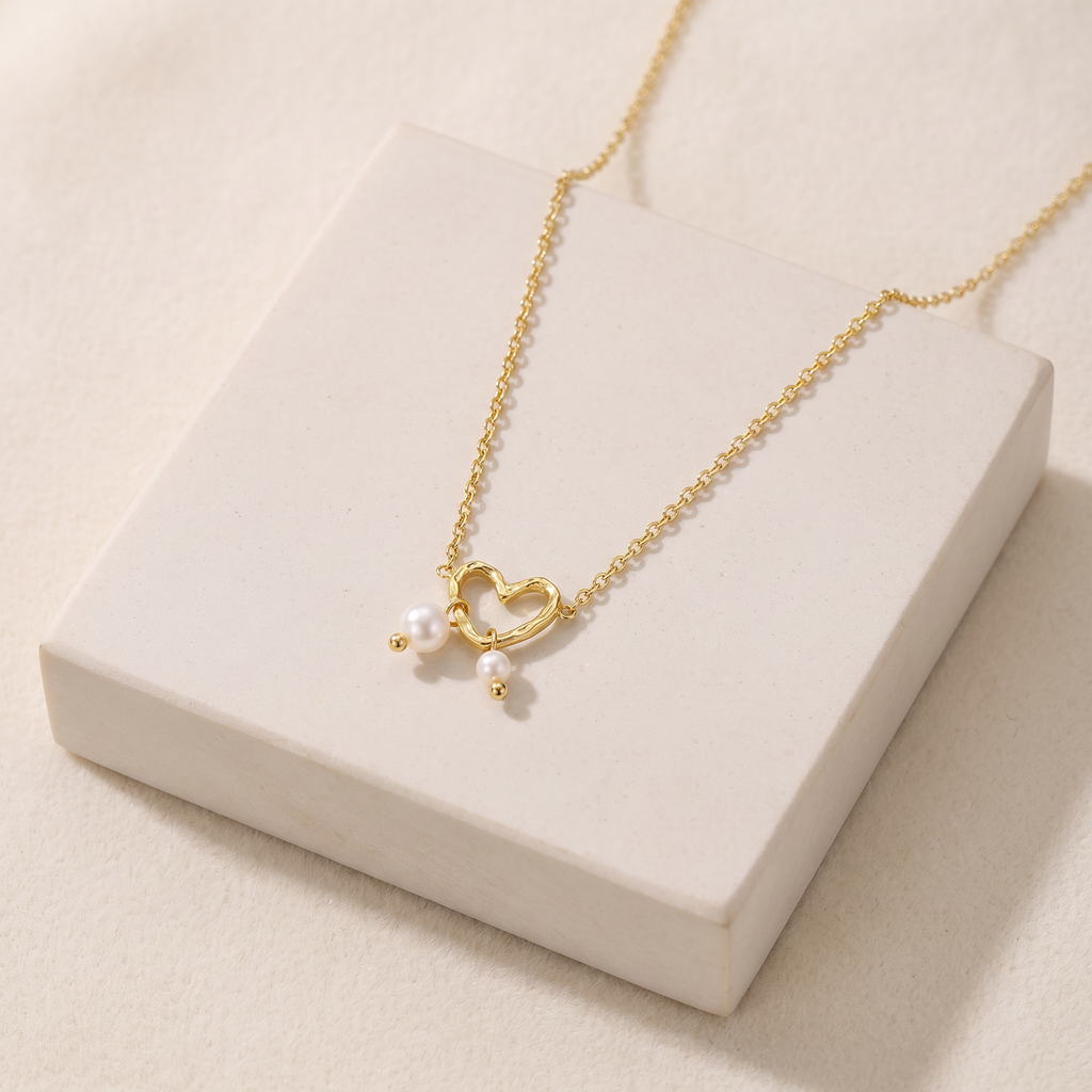 Collier cœur doré minimaliste en perles — Doré