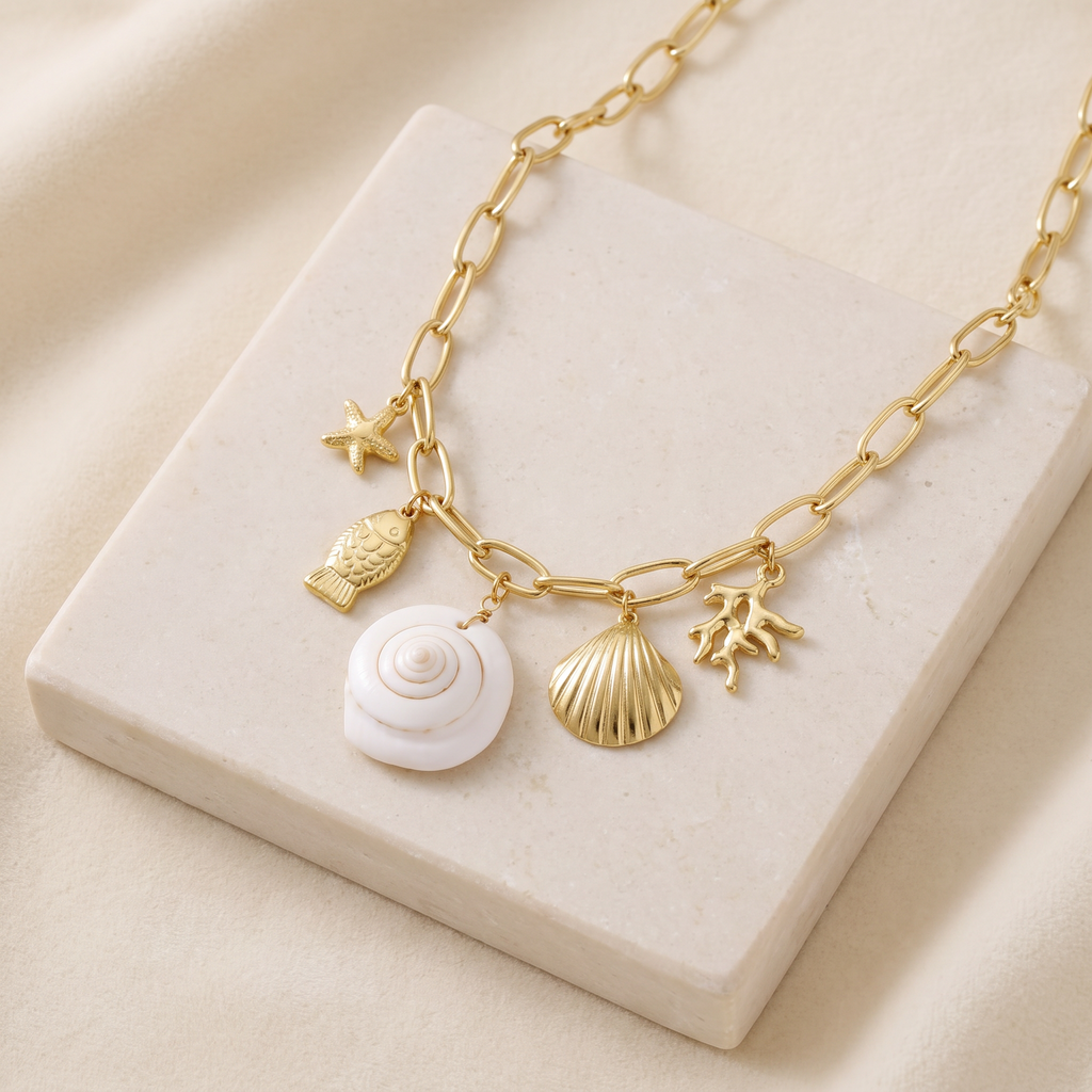 Collier coquillage à breloques blanc — Doré