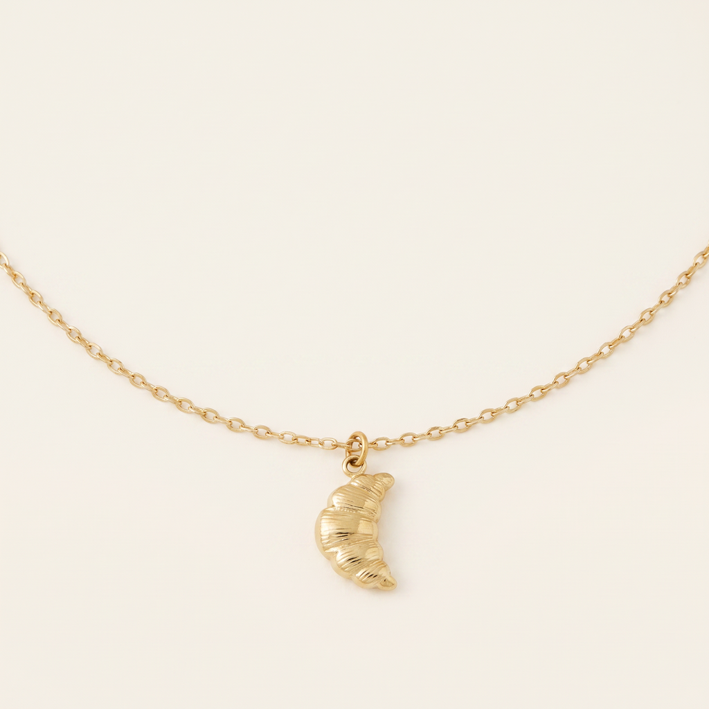 Collier croissant de lune doré, détail du motif