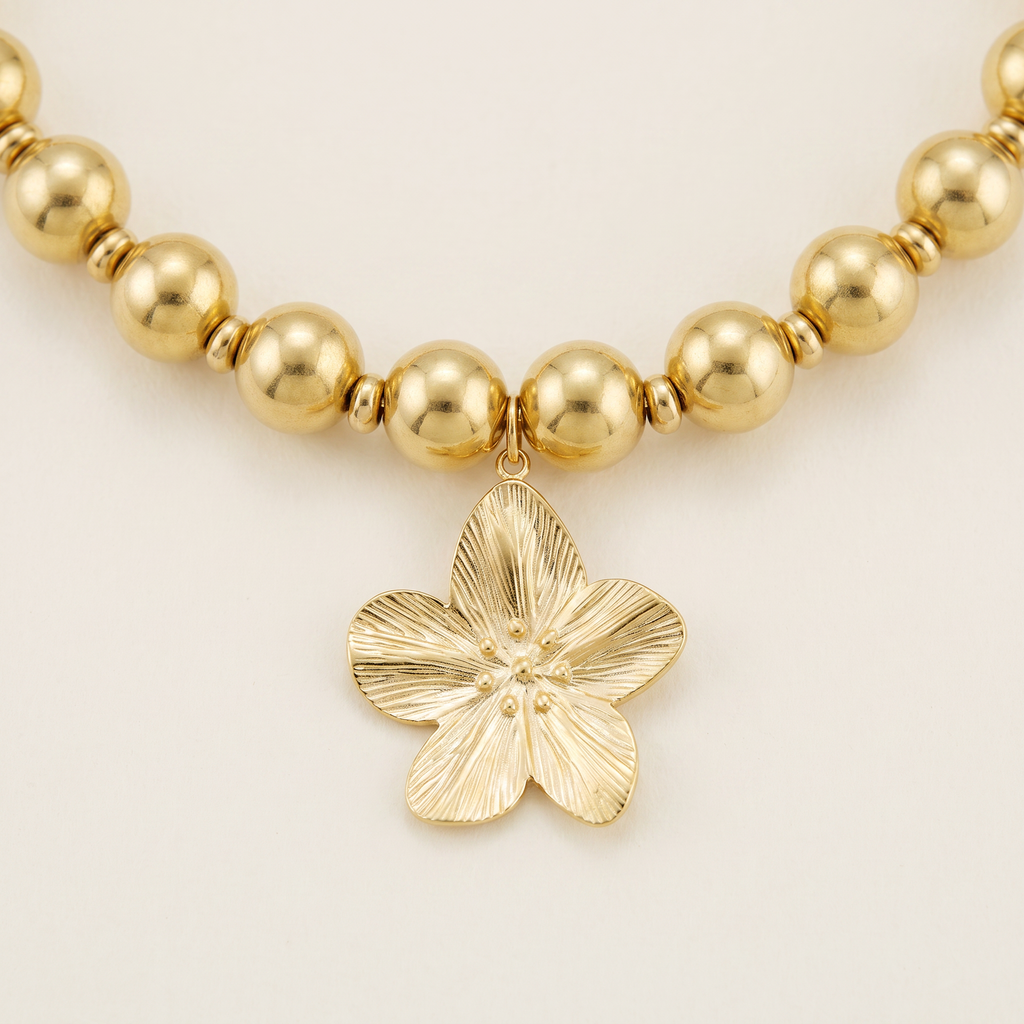 Collier fleur sur chaîne à boules, détail du motif, doré