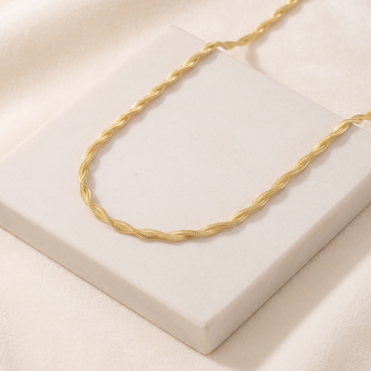 Collier chaîne maille torsadée — Doré