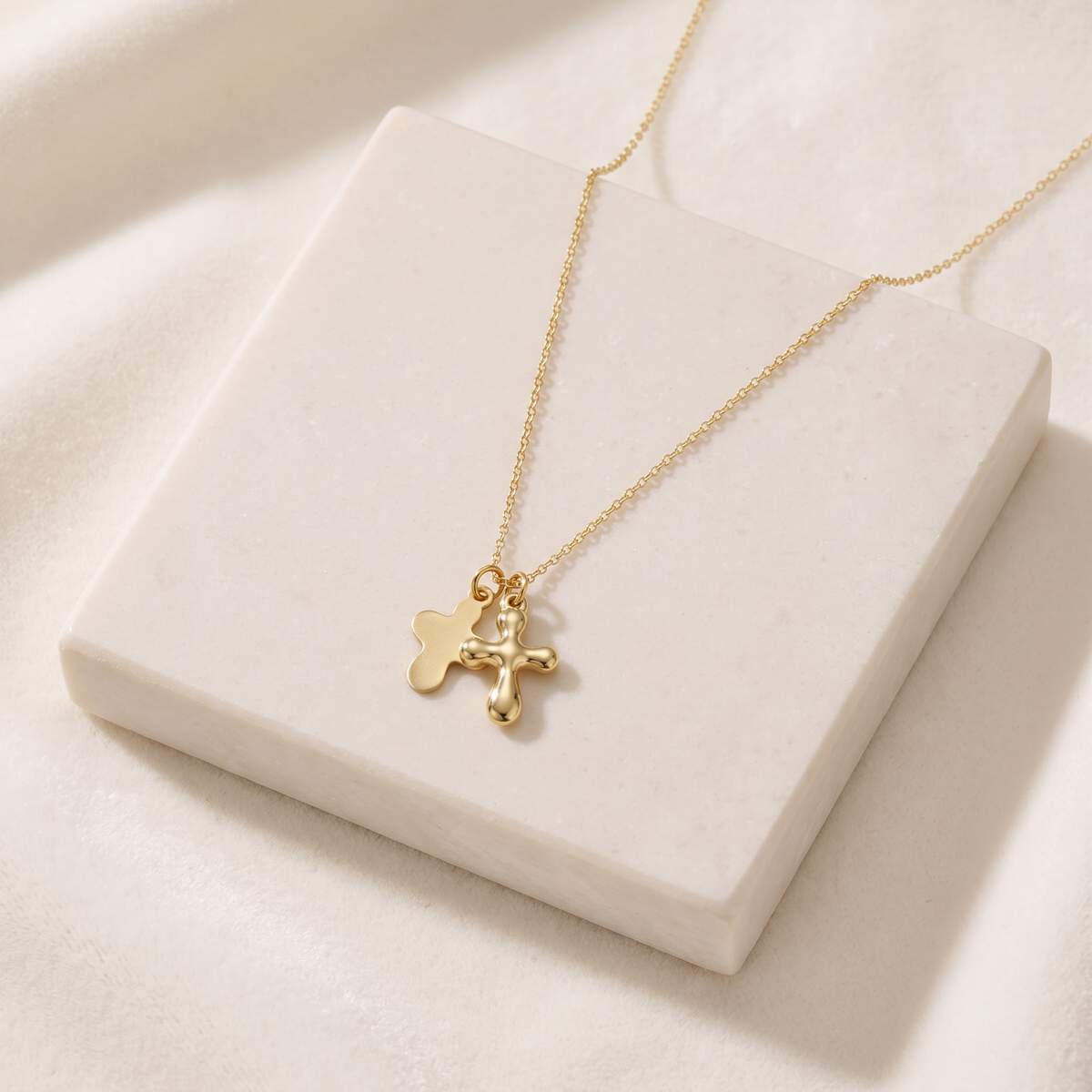 Collier croix — Doré