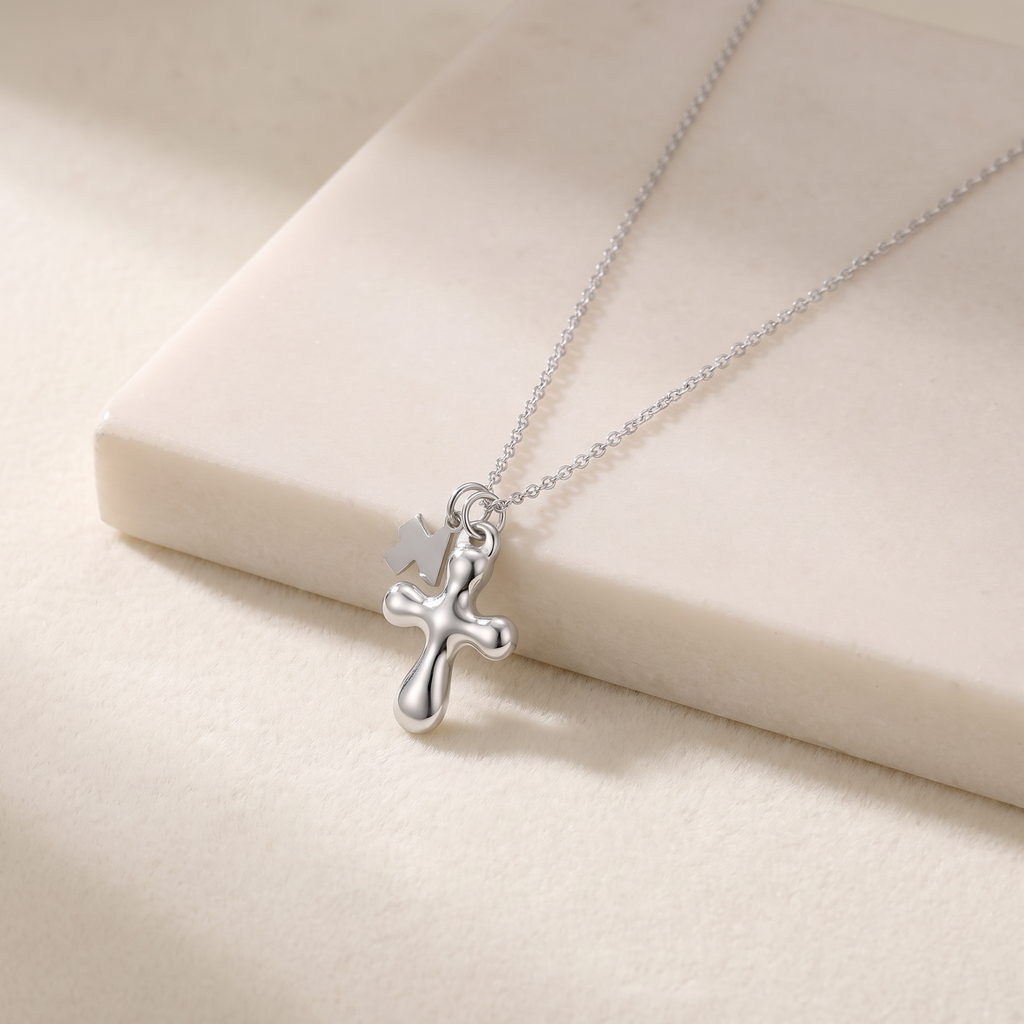 Collier croix — Argenté