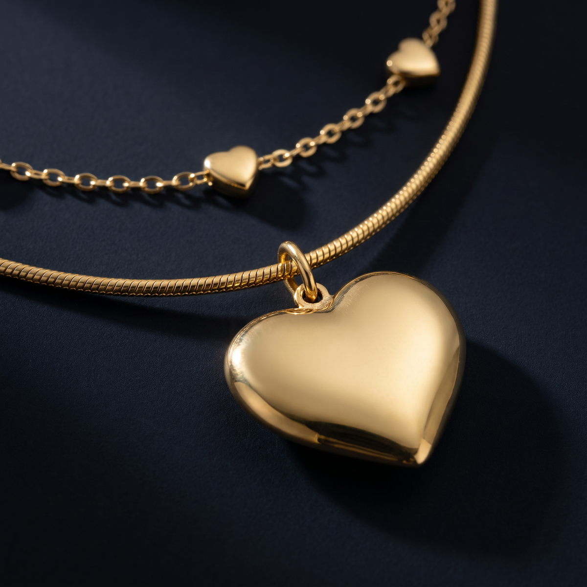 Collier cœur double rang, motif en gros plan
