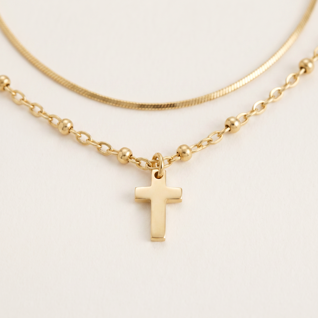 Collier croix double rang, détail du motif, doré