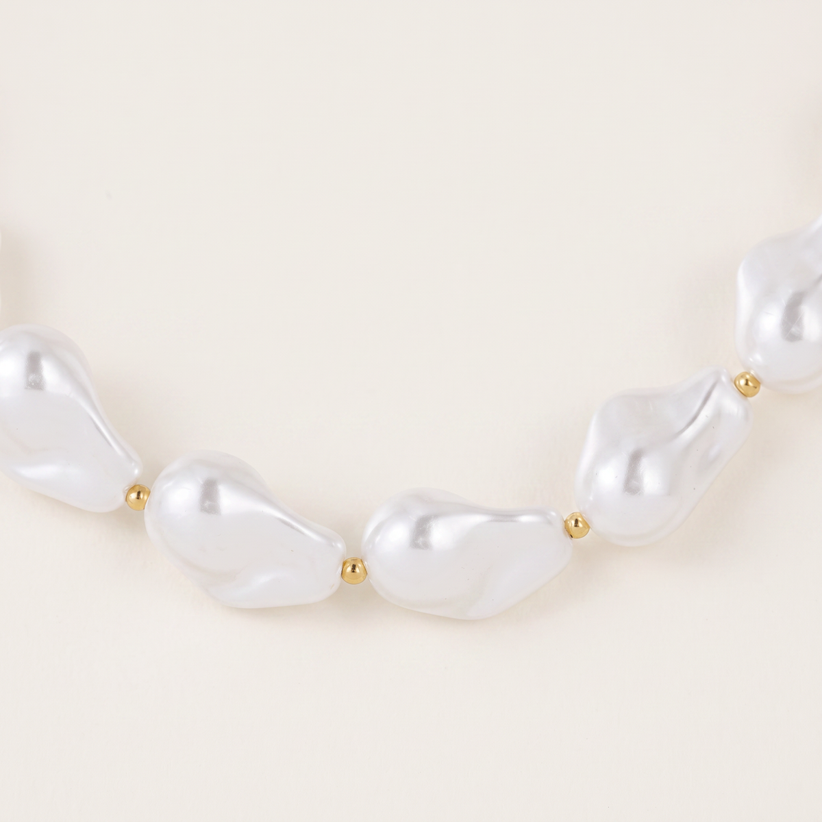 Collier de perles esprit rétro, détail du motif