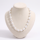 Collier de perles esprit rétro, vue de face