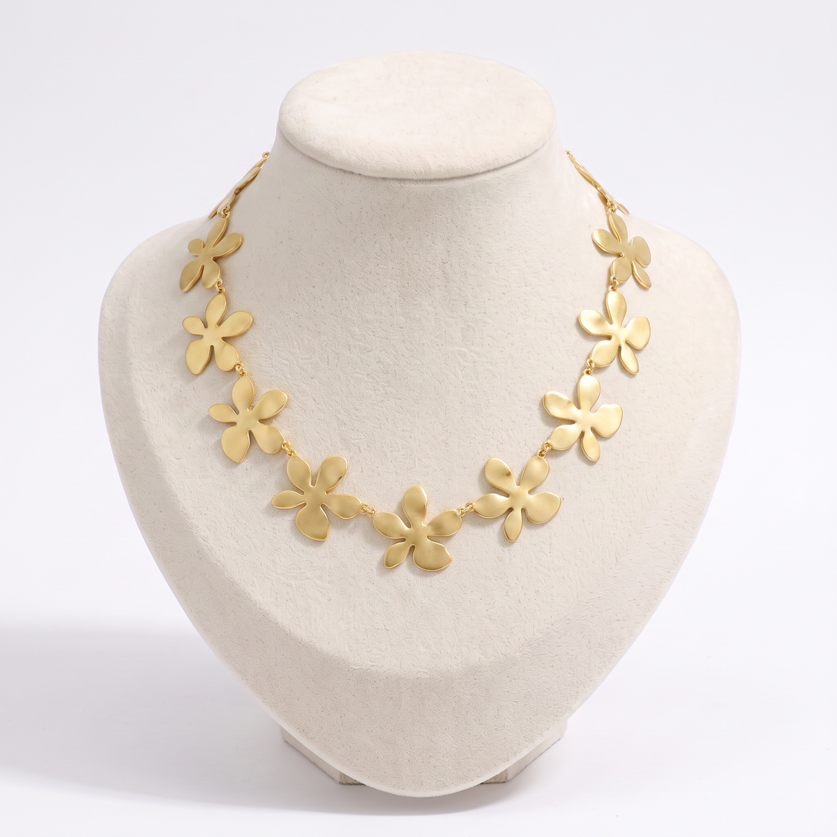 Collier fleur doré sur chaîne, vue de face