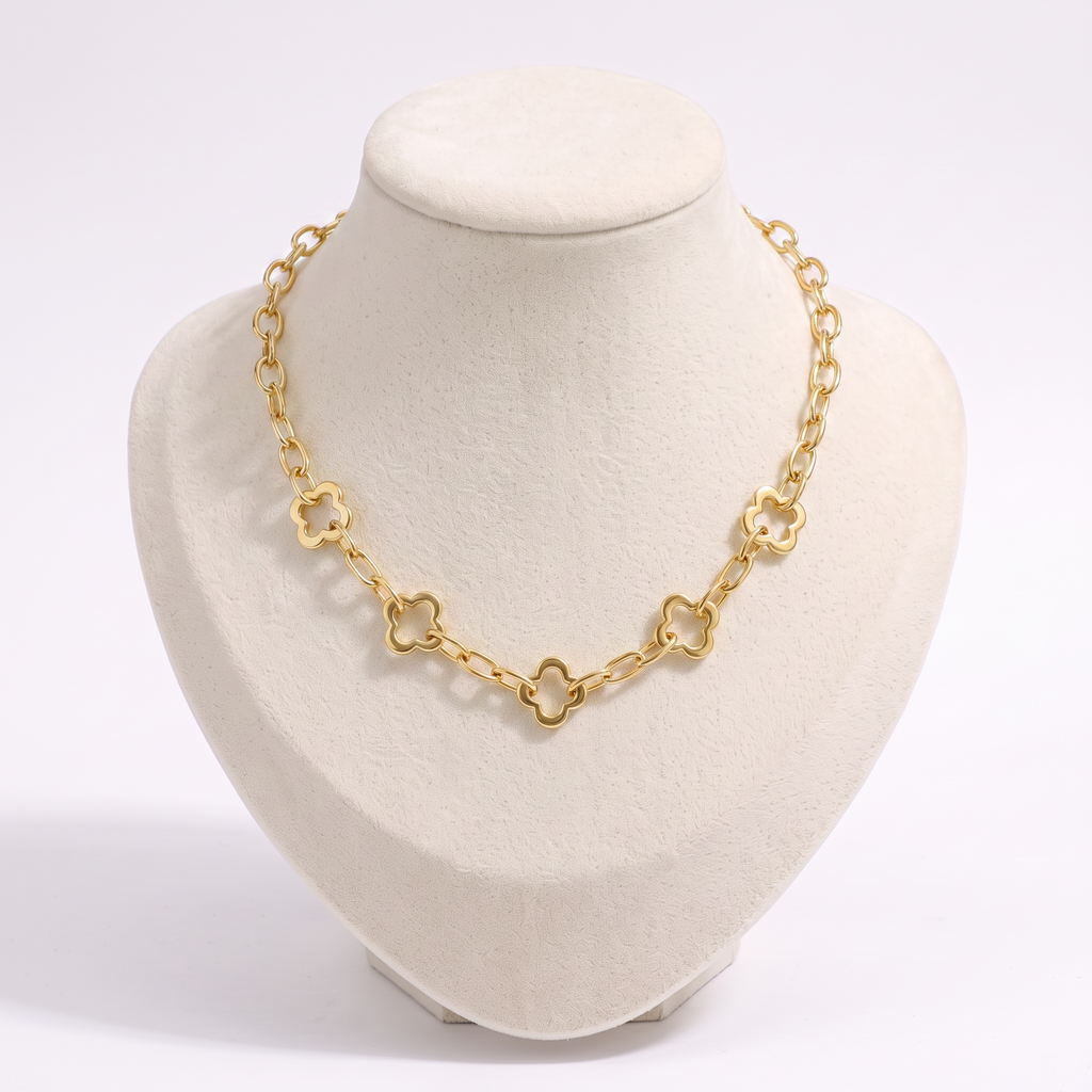 Collier trèfle sur chaîne, vue de face, doré