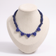 Collier cœur en couleurs sur cordon foulard, vue de face, bleu foncé