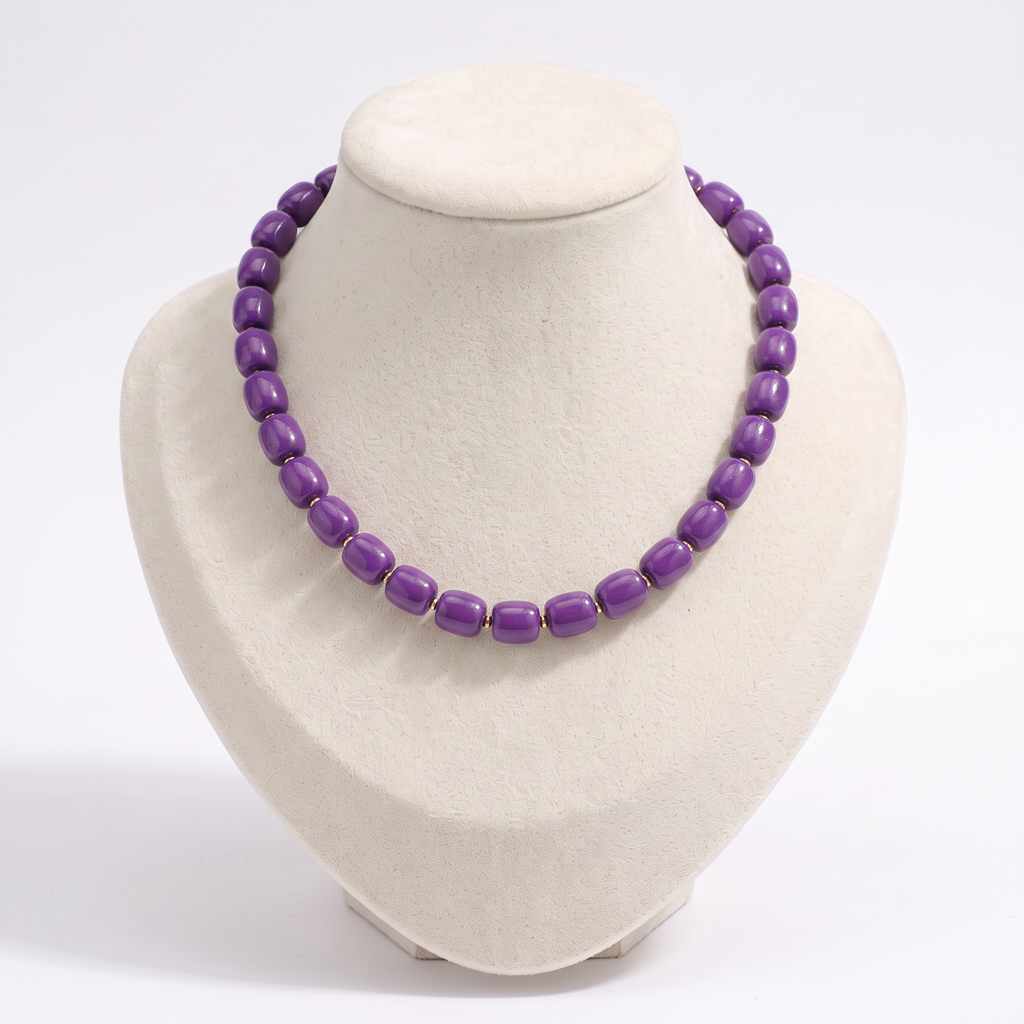 Collier de perles doré, vue de face