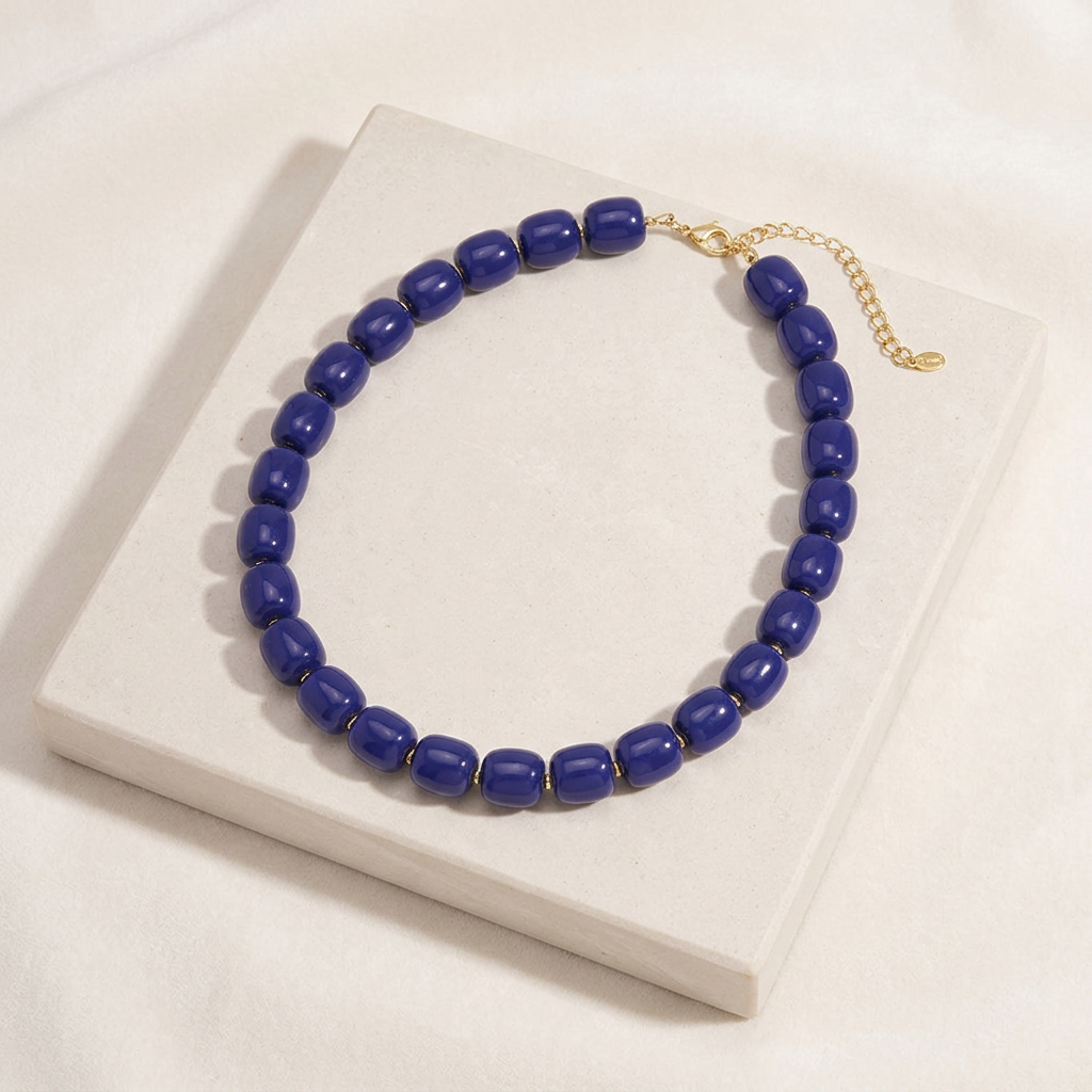 Collier de perles doré — Bleu marine