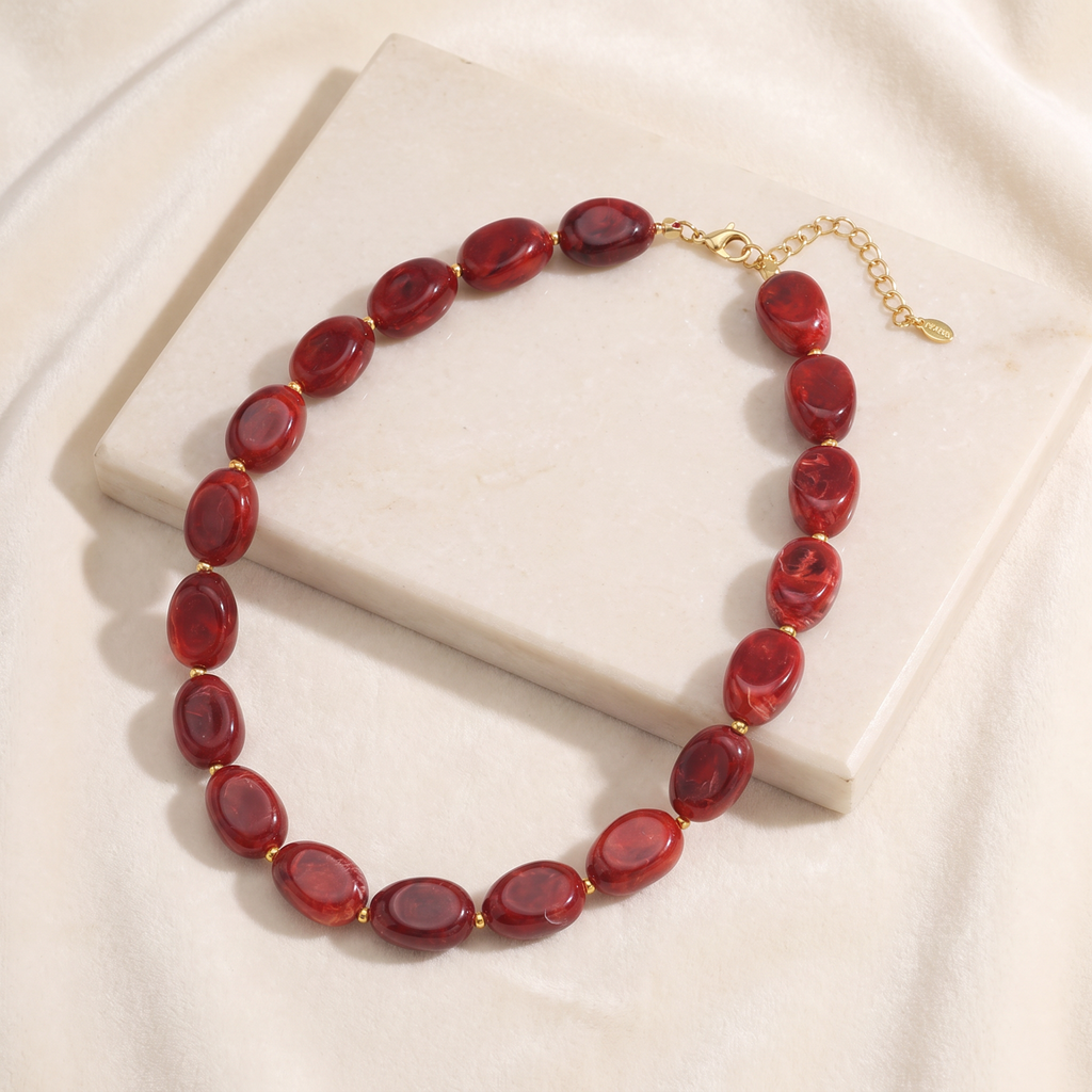 Collier de perles en couleurs — Bordeaux