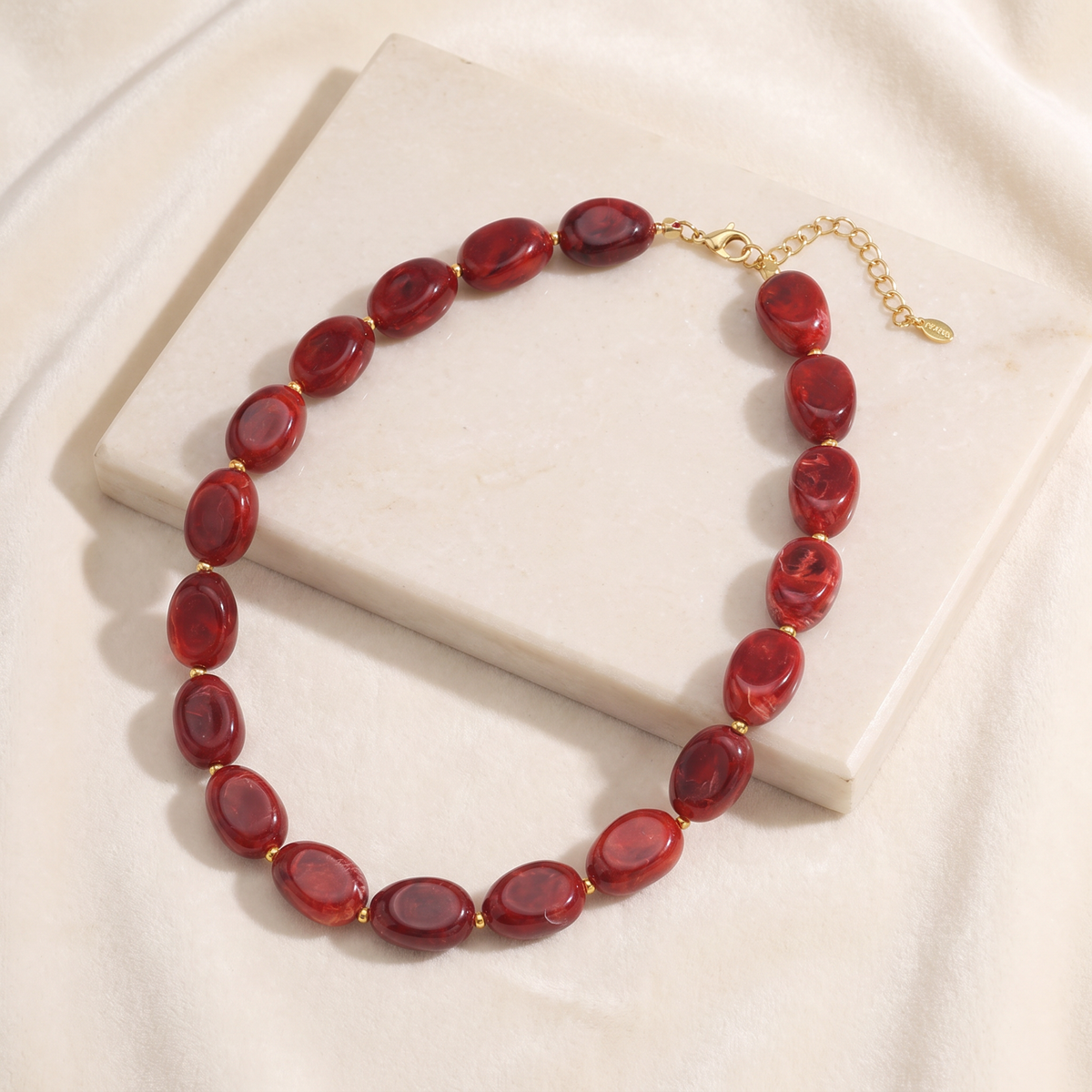 Collier de perles en couleurs — Bordeaux