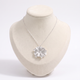 Collier fleur, vue de face, argenté