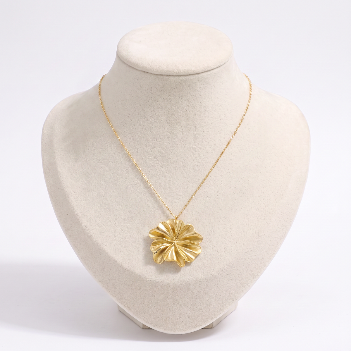 Collier fleur, vue de face, doré