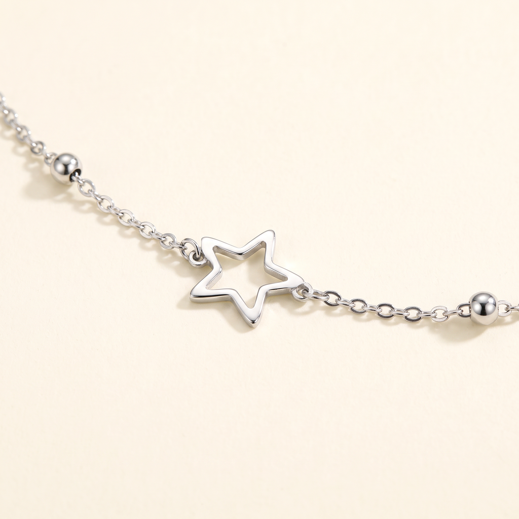 Collier ras de cou étoile, détail du motif, argenté