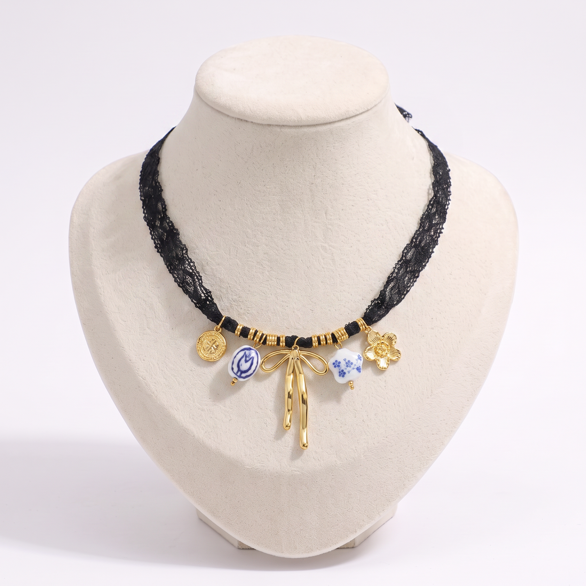Collier foulard tressé doré, vue de face