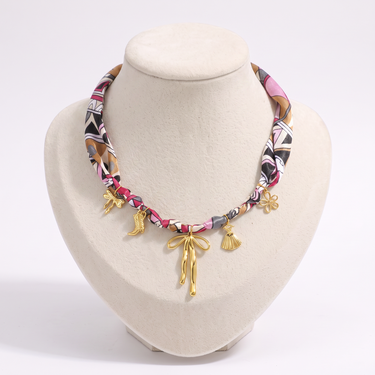 Collier foulard tressé doré esprit western, vue de face