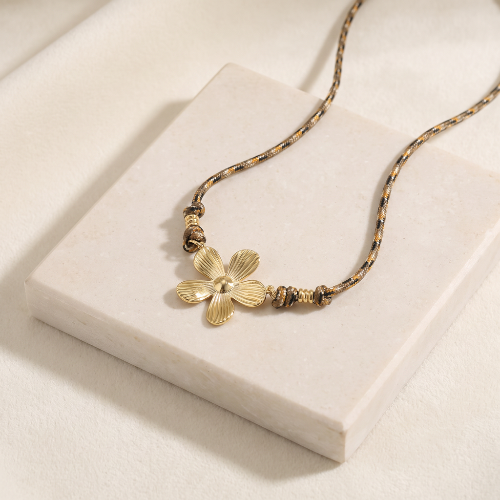 Collier fleur sur cordon — Brun Café