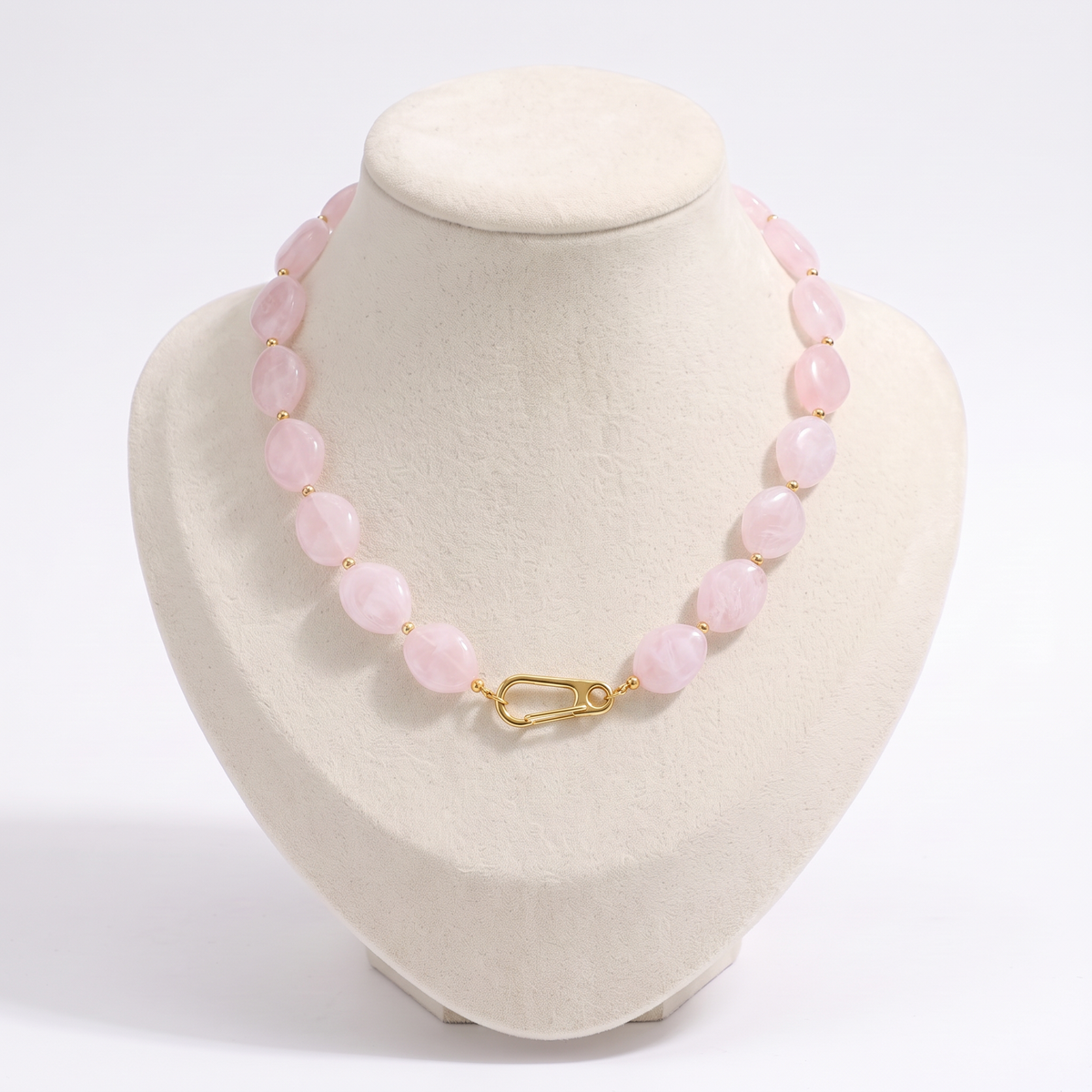 Collier de perles à forme organique 50 cm, vue de face, rose