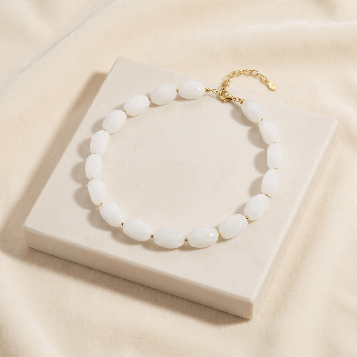 Collier de perles à forme organique — Blanc cassé