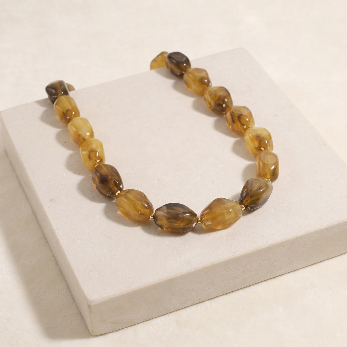 Collier de perles à forme organique — Marron