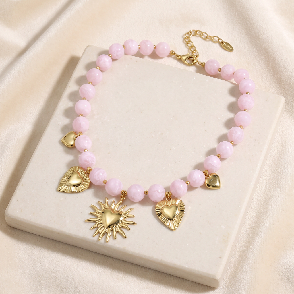 Collier cœur doré à breloques en perles 48 cm — Rose clair