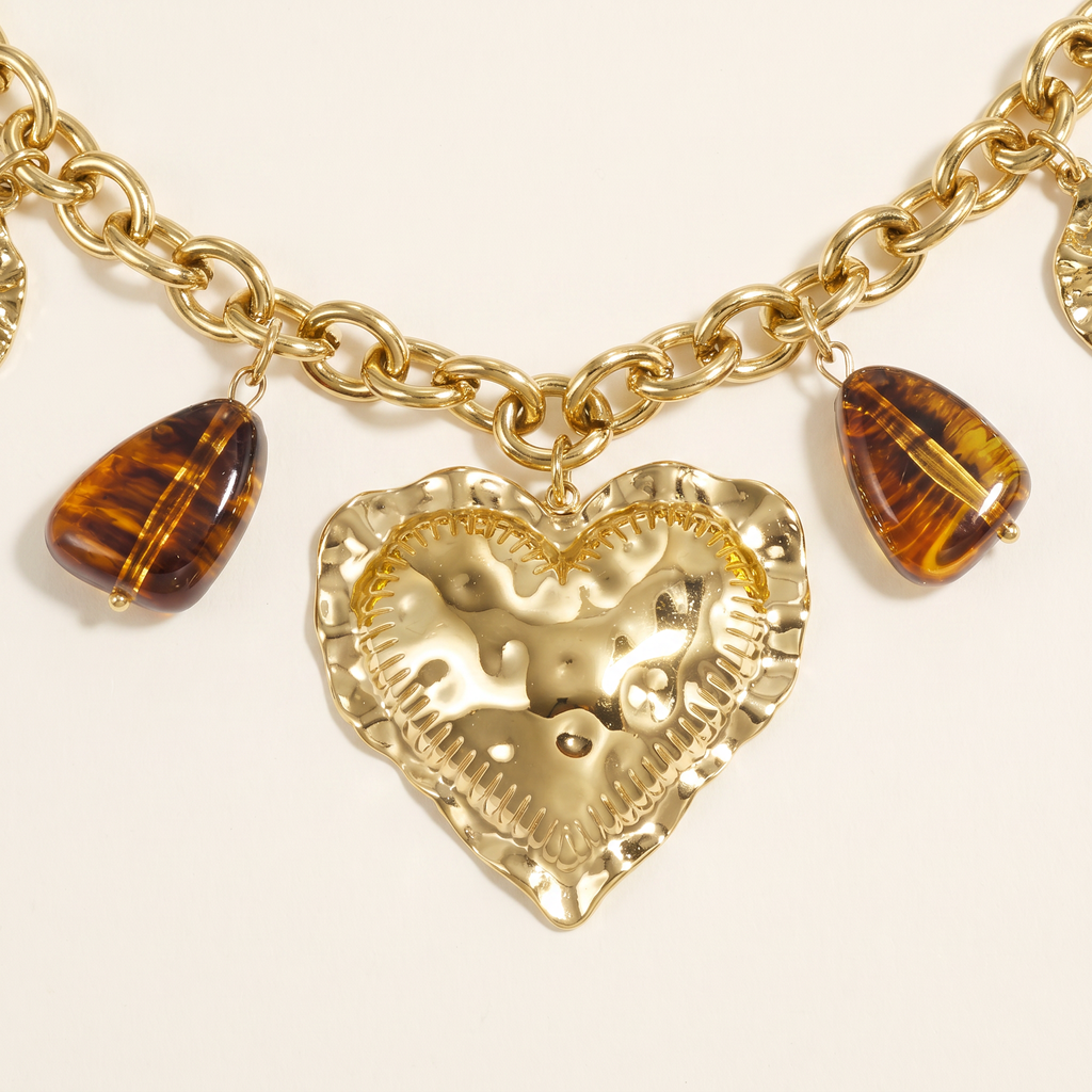 Collier cœur doré en perles 43 cm, détail du motif