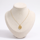 Collier pendentif à médaillon, vue de face, doré