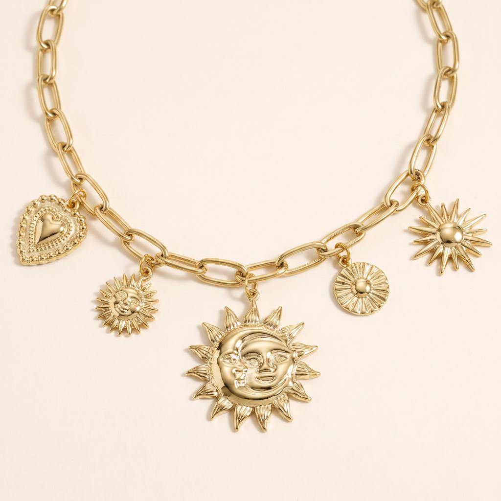 Collier soleil grosse maille, détail du motif, doré