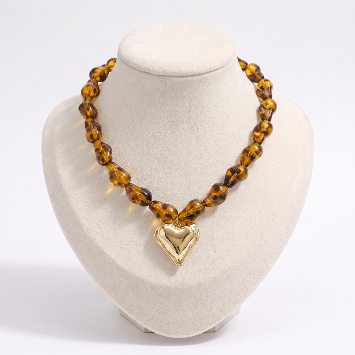 Collier cœur doré en perles 41 cm, vue de face