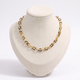 Collier à maillons doré façon écaille, vue de face
