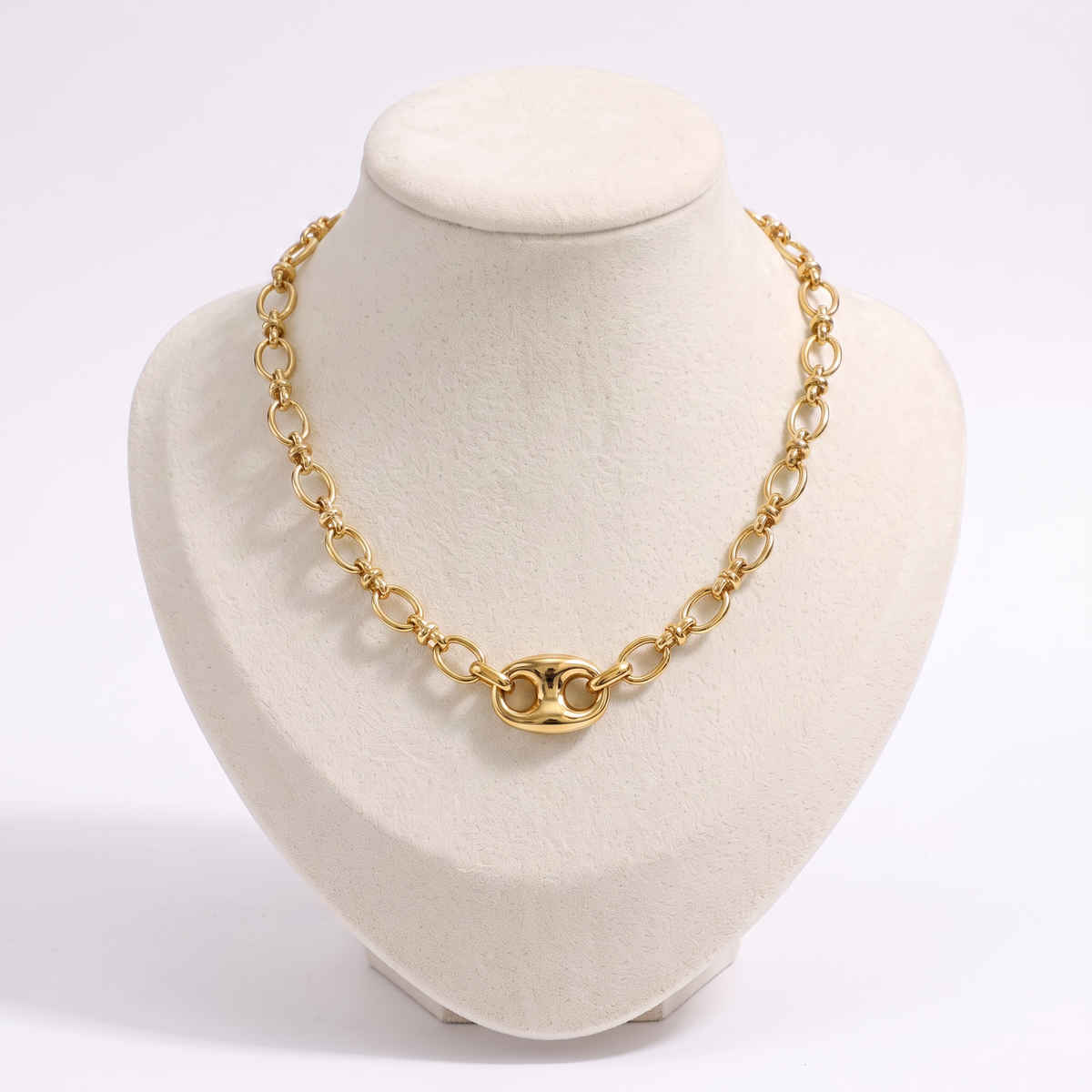 Collier chaîne doré maille grain de café, vue de face