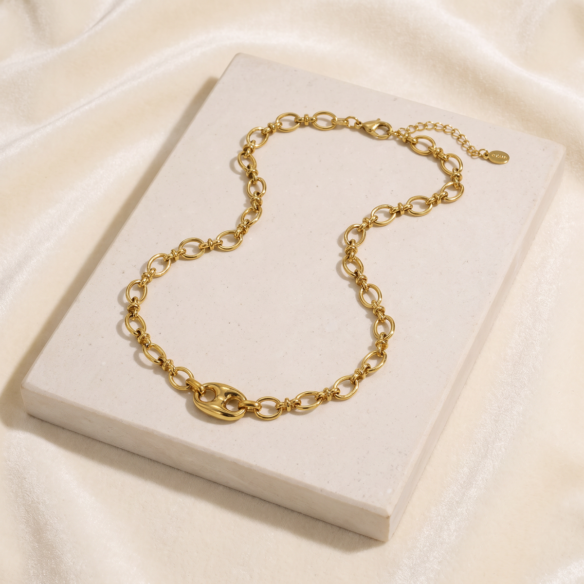 Collier chaîne doré maille grain de café — Doré