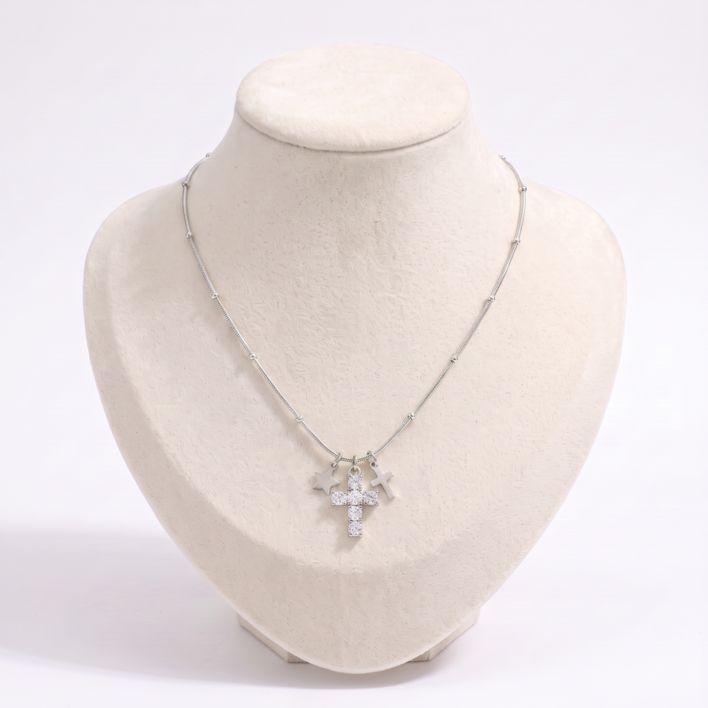 Collier croix et étoile à strass, vue de face, argenté