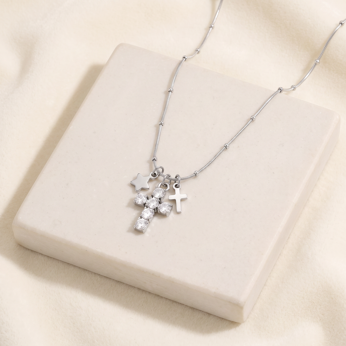 Collier croix et étoile à strass — Argenté