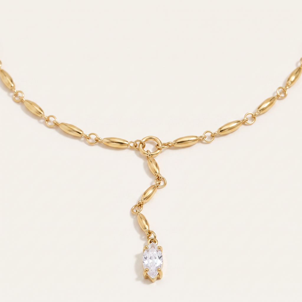 Collier pendentif à strass en Y, détail du motif, doré