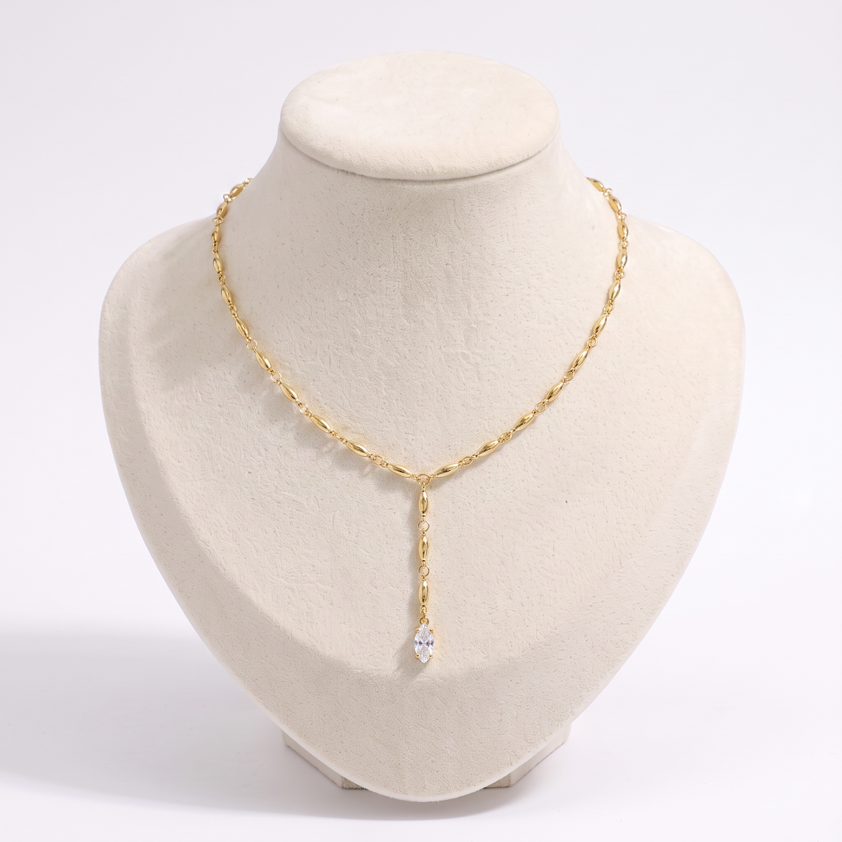 Collier pendentif à strass en Y, vue de face, doré